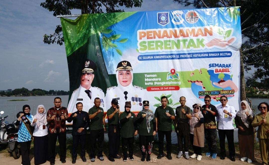 700 Bibit Pohon Ditanam di Sepanjang Aliran Sungai Rangkui