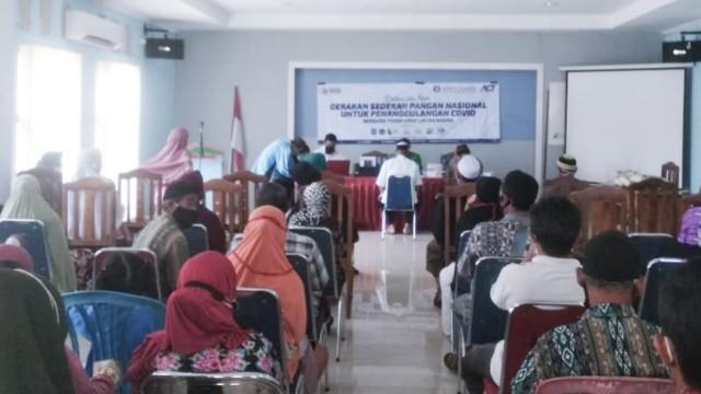Aksi Cepat Tanggap (ACT) bersama Milenial Bangka Keadilan (MBK) bersinergritas dalam gerakan Sedekah Pangan Nasional dalam penanggulangan covid 19. Yang mana kegiatan ini memberikan bantuan sembako, bertempat di gedung Kecamatan Koba. Rabu (24/03/2021).