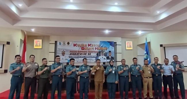 Asisten I Pemkot Pangkalpinang Beri Pembekalan KKDN Pasis Dikreg Seskoal Angakatan Ke-62