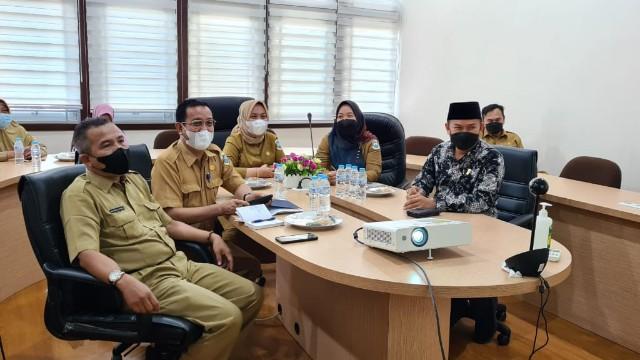 Asisten Pemerintahan dan Kesra Ikuti FGD Implementasi Dana Kelurahan di Pemerintah Kota