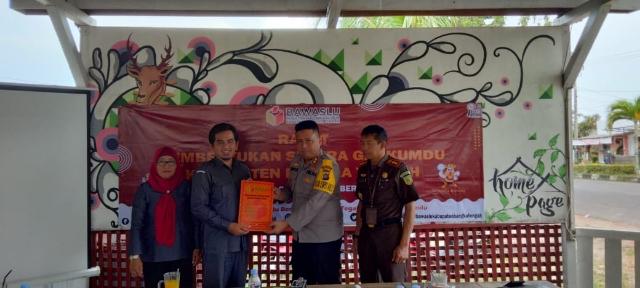 Bawaslu Bangka Tengah Bentuk Sentra Gakkumdu. (Ilham/Bangka Terkini)