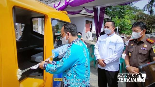 Bupati Bangka Tengah, Algafry Resmikan Angkutan Umum Gratis Untuk Masyarakat
