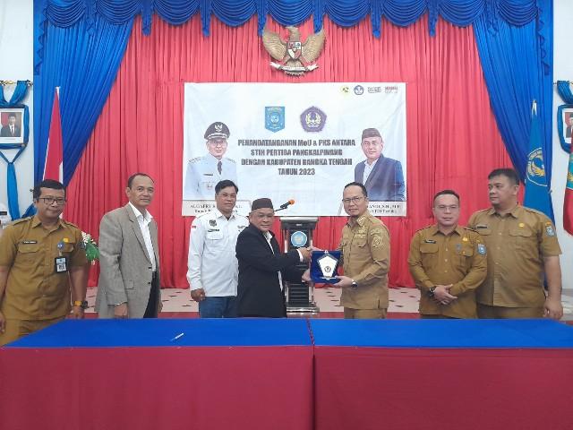 Bupati Bangka Tengah Luncurkan Inovasi "Pena Ayi", Para Kades Segera Kuliah Hukum