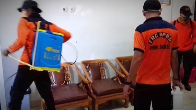 Cegah Covid-19, BPBD Bangka Belitung lakukan penyemprotan cairan desinfektan di beberapa Wilayah yang ada di Kota Pangkalpinang, Senin (23/03/2020).