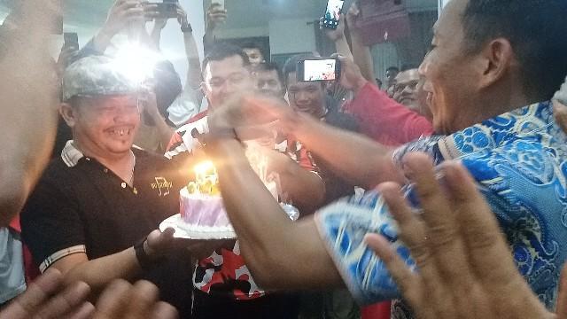 Dihari Ulang Tahun Nya, Pj Gubernur Suganda Dapat Kejutan dari Personil SEKBER Babel