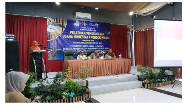 Sebanyak 40 peserta mengikuti pelatihan mitigasi bencana di destinasi pariwisata, yang diadakan Dinas Pariwisata Kota Pangkalpinang di Sun Hotel, Selasa (06/07/2021). Peserta terdiri dari Pokdarwis (Kelompok Sadar Wisata) dan pengelola wisata.