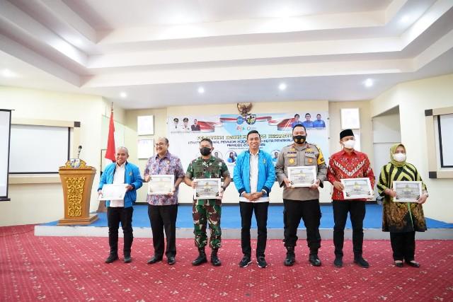 DPD KNPI PGK Anugerahkan Pin Anggota Kehormatan Kepada Wali Kota dan Forkopimda Kota Pangkalpinang