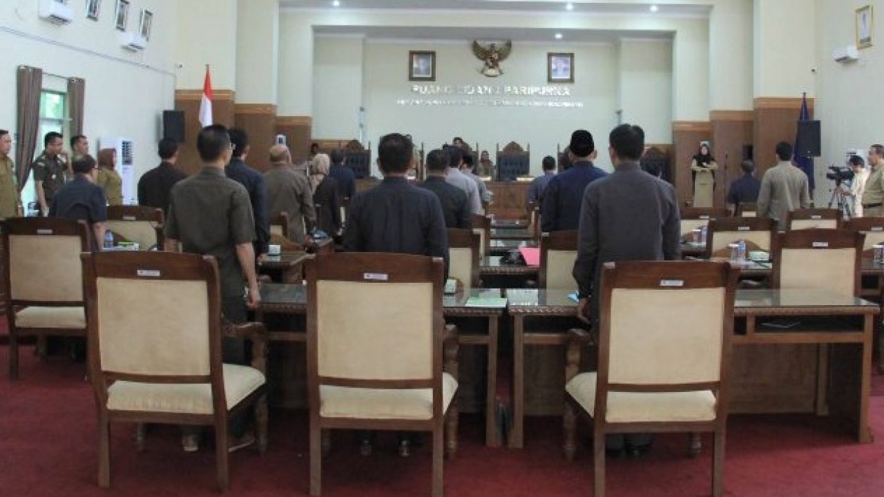 Dewan Perwakilan Rakyat Daerah (DPRD) Kota Pangkapinang, gelar Rapat Paripurna Kesatu Masa Persidangan I Tahun 2018 dengan agenda Laporan Badan Anggaran, Penandatanganan Nota Kesepakatan Kebijakan Umum Anggaran dan PPAS-Perubahan APBD Tahun Anggaran 2018, di Ruang Rapat Sidang Paripurna DPRD Kota Pangkalpinang, Senin (03/09/2018).
