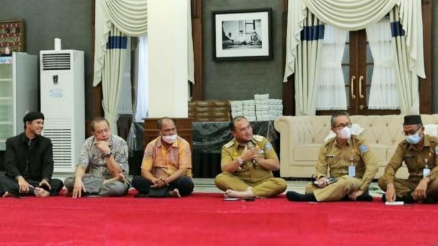 Erzaldi Silaturahmi Dengan Tokoh Agama Bangka Belitung, Terkait Pentingnya Pendidikan Adab dan Akhlak di Ponpes. (Atok Bangka Terkini/*)
