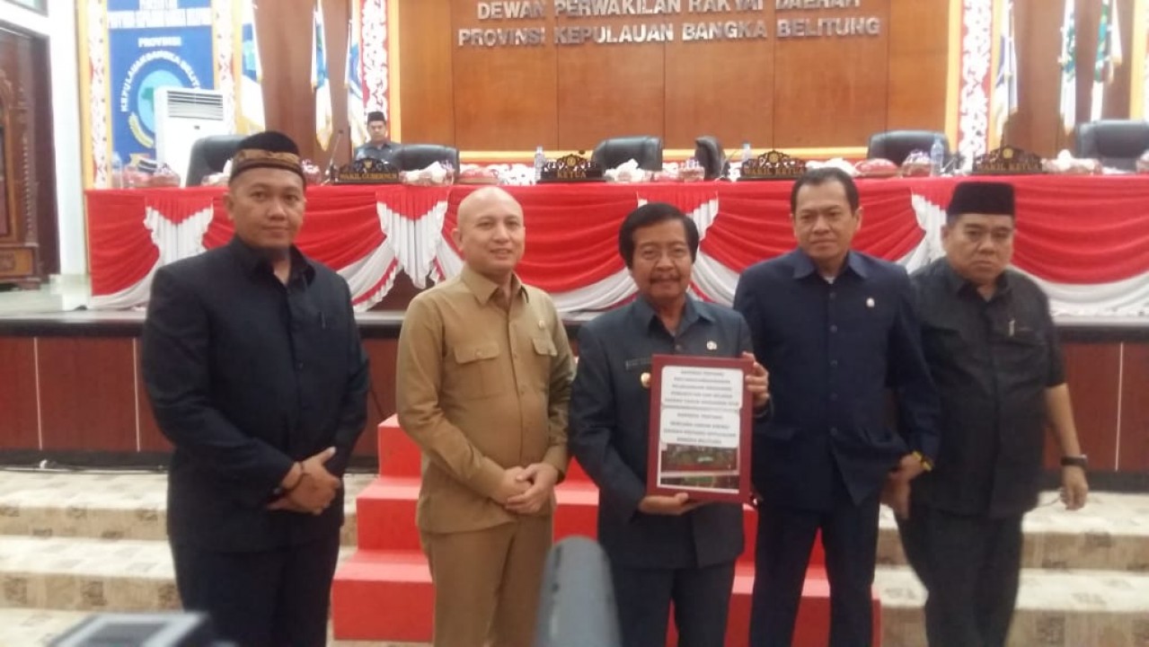DPRD Babel gelar rapat paripurna menyampaikan dua Rancangan Peraturan Daerah (Raperda) inisiatif dalam paripurna yang dihadiri Gubernur, Wakil Gubernur beserta kepala OPD dan instansi terkait lainnya. Senin (08/07/2019).
