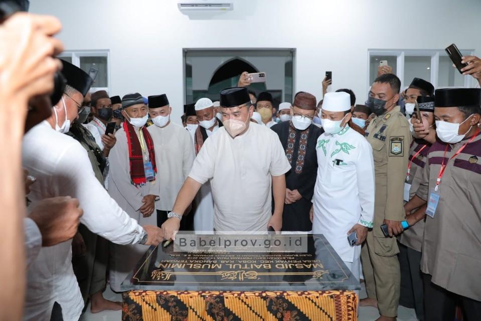 Gubernur Ajak Warga Penyak Makmurkan Masjid Baitul Muslimin
