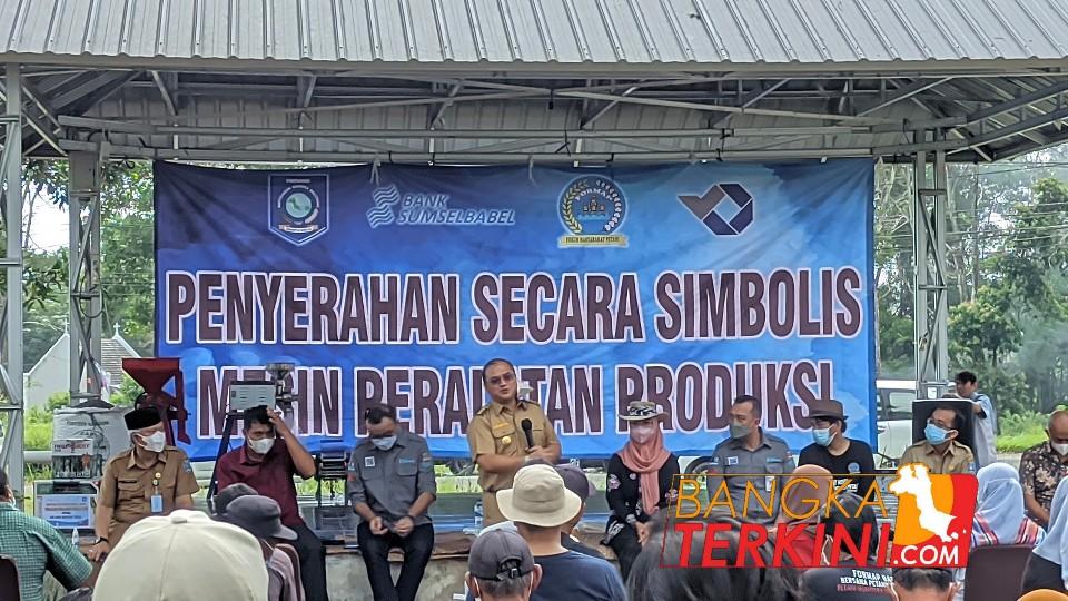 Gubernur Babel Menyerahkan Bantuan Peralatan Mesin Produksi Untuk UMKM