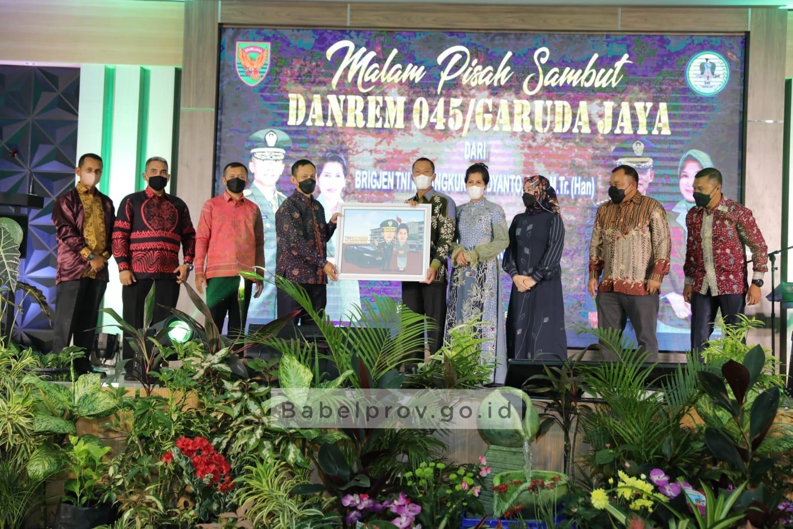 Gubernur Lepas sang Sahabat, Sambut Hangat Sejawat Baru
