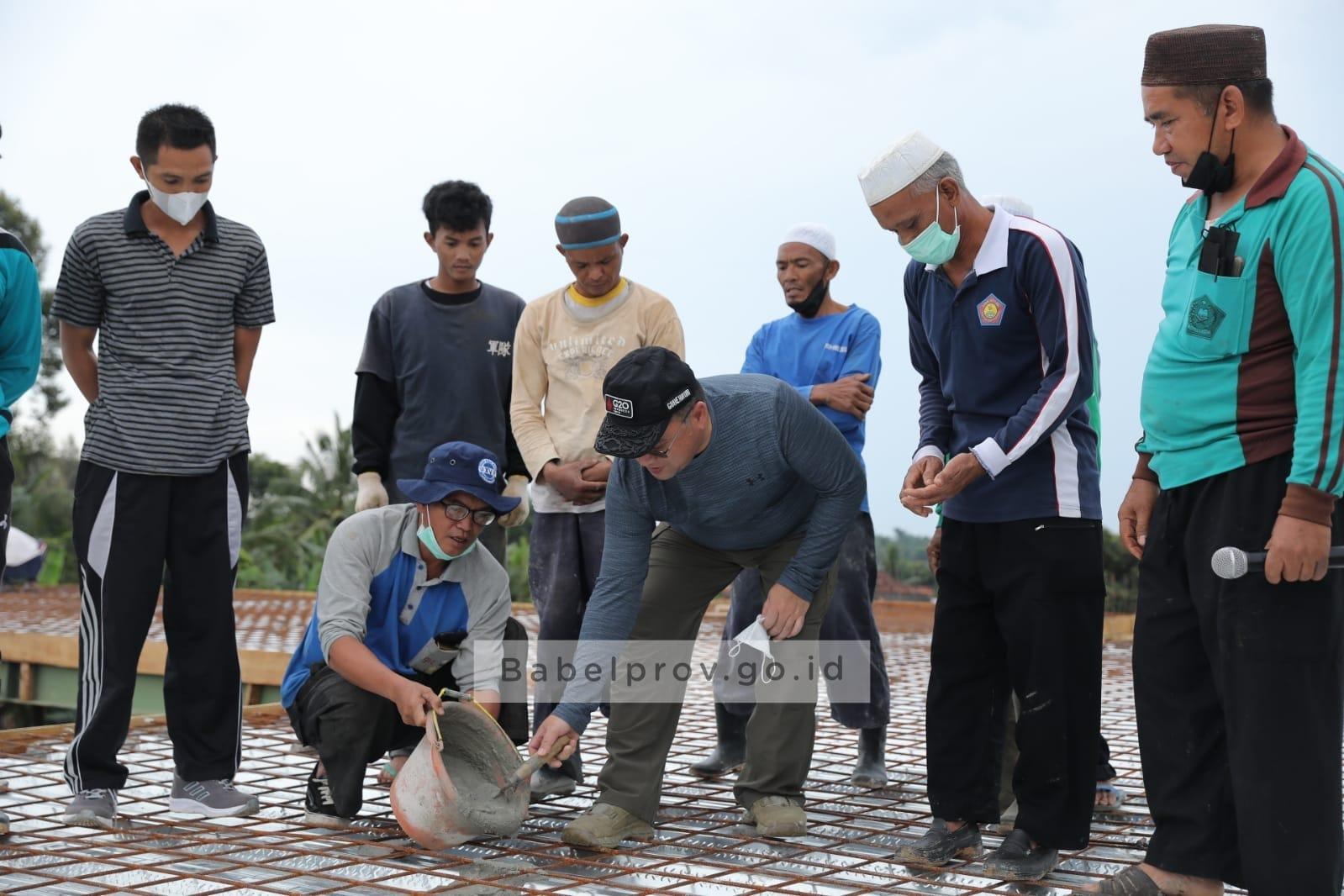 Gubernur Senang, Warga Balun Ijuk Masih Junjung Tinggi Tradisi Gotong Royong