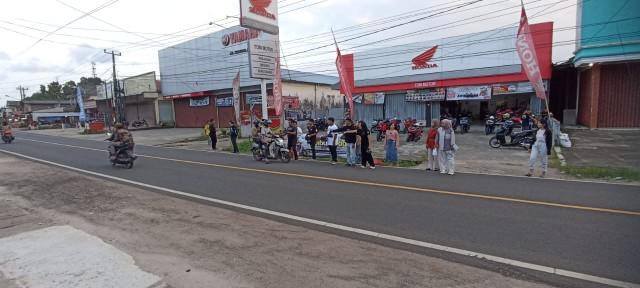 Honda Babel Bersama Komunitas Semarakkan Ramadhan dengan Berbagi Takjil ke Masyarakat Sekitar