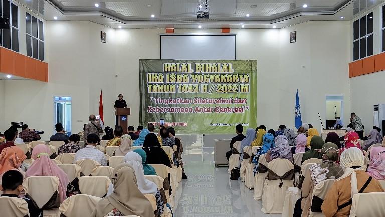 PJ Gubernur Ridwan Djamaludin Saat Memberikan Sambutan Halal Bihalal IKA ISBA Yogyakarta