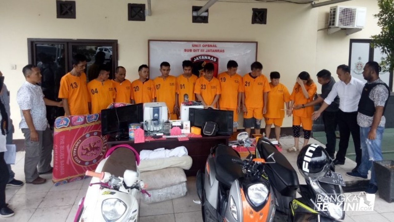 Polda Babel melakukan Konferensi Pers terkait penangkapan beberapa kejahatan yang terjadi, mulai dari Bulan Juni lalu hingga Bulan September 2018, di Mapolda Babel, Senin (08/10/2018).