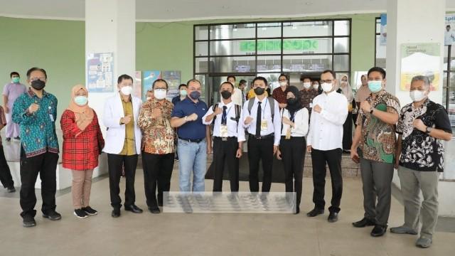 Direktur Jenderal (Dirjen) Pendidikan Tinggi, Riset, dan Teknologi (Dikti Ristek) Kementerian Pendidikan dan Kebudayaan (Kemendikbud) RI Prof. Nizam menerima kunjungan peserta magang ke Jepang asal Bangka Belitung (Babel), Sabtu (15/01/2022). Sumber : Diskominfo Bangka Belitung