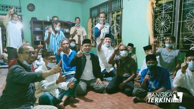 Pasangan Calon Bupati dan Wakil Bupati Bangka Tengah, Algafry Rahman dan Erfian (Beriman) saat kampanye di desa Simpang Perlang, Senin (09/11/2020) malam.