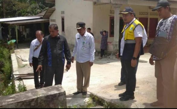 Jalan Rusak Di Kecamatan Belinyu, Dewan Bangka ini Turun Lapangan Cek Jalan Di Air Kacip