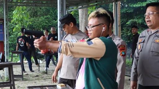Kapolres Bangka Tengah Ajak Awak Media Latihan Menembak