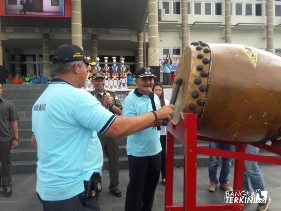 Plt Walikota, Muhammad Sopian saat membuka resmi kegiatan O2SN, di Halaman Kantor Walikota Pangkalpinang, Rabu (11/07/2018).