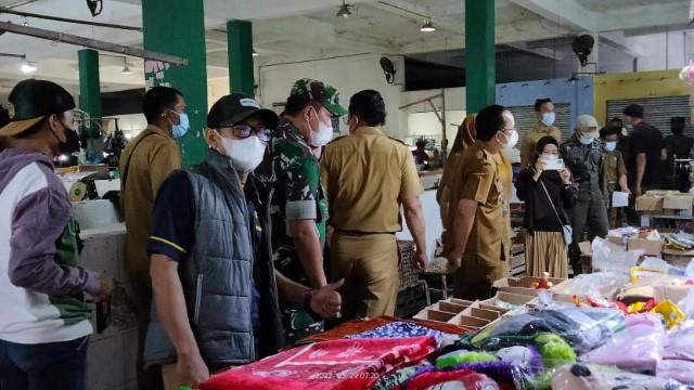 Ketua AMPI Bangka Tengah Bung Bray Ikut Pantau Harga Kebutuhan Bahan Pokok