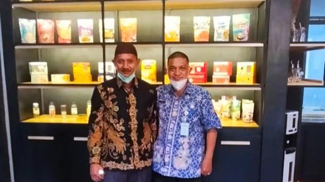 Kunjungan Kerja bersama Komisi II DPRD Kabupaten Bangka Tengah, Kanan, Jumrah Toha, Kiri kepala UPTD Rumah Promosi dan Kemasan Disperindag Provinsi Kepulauan Bangka Belitung