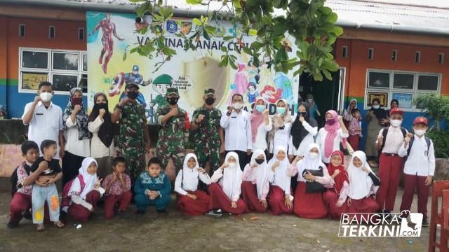 Koramil 413-04/Koba Gelar Vaksinasi Ceria di SD 11 Desa Penyak Kabupaten Bangka Tengah. (Ilham Bangka Terkini)