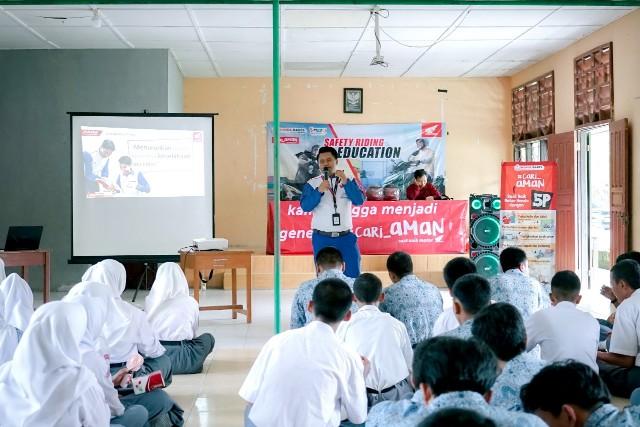Kunjungan Honda Babel ke SMA PGRI Tanjungpandan dalam Agenda Edukasi Keselamatan Berkendara