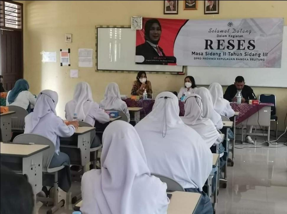Majukan Dunia Pendidikan Bangka Tengah, Evi Junita Kunjungi SMAN 1 Pangkalanbaru
