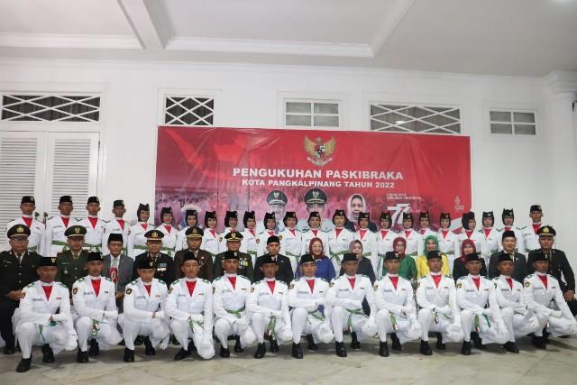 Maulan Aklil Kukuhkan 36 Anggota Paskibraka Pangkalpinang
