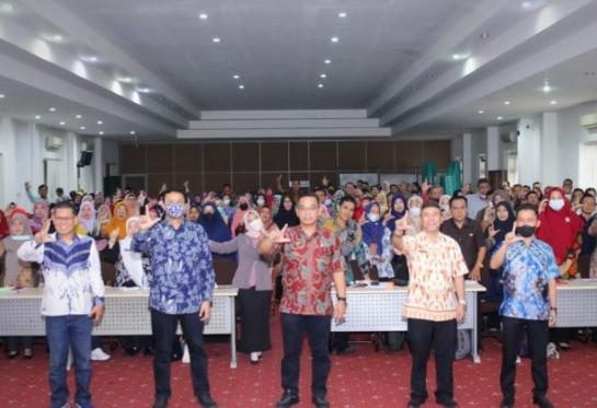 Mie Go Buka Seminar Tata Kelola Keuangan Sekolah