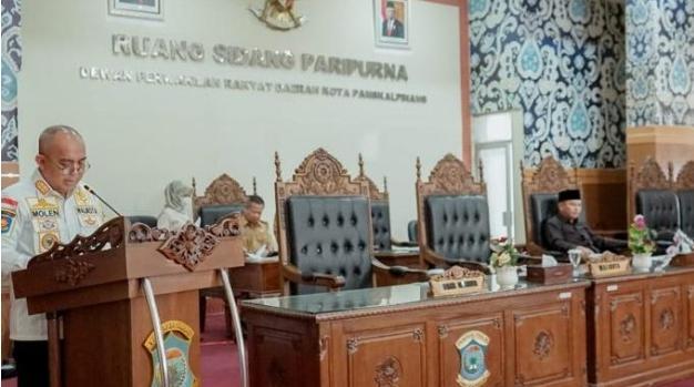 Molen Hadiri Paripurna Pandangan Umum Terkait 3 Raperda Pemkot Pangkalpinang