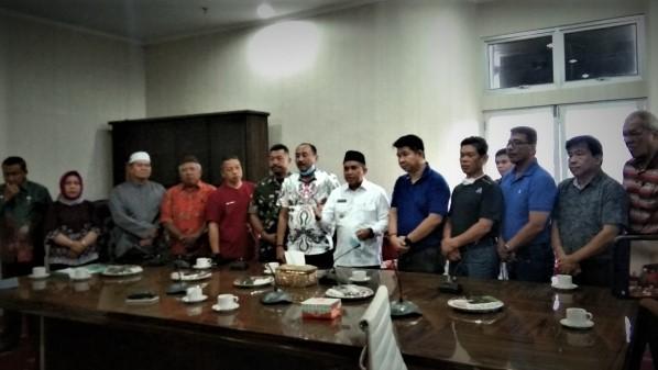 Walikota Pangkalpinang, Maulan Aklil usai Rapat dengan FKUB, Jumat (20/03/2020).