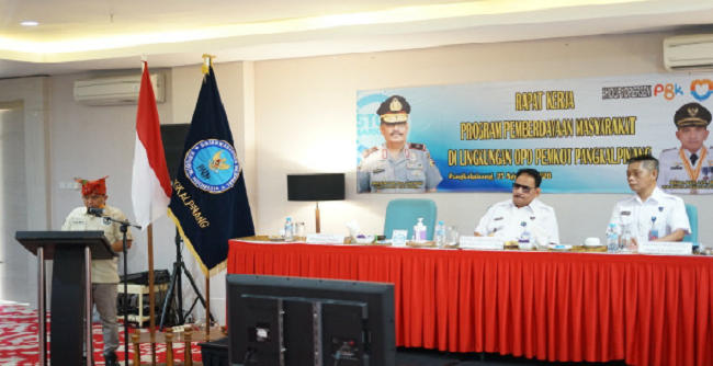 Rapat Kerja Program Pemberdayaan Masyarakat di Lingkungan Organisasi Perangkat Daerah (OPD) Pemerintah Kota Pangkalpinang bersama BNN Kota Pangkalpinang di Fox Harris Hotel, Pangkalpinang, Kamis (27/08/2020).