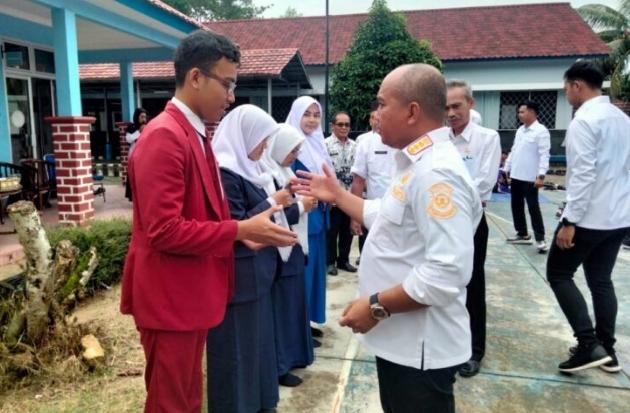 Molen Sambangi SMKN1 Pangkalpinang, Bagikan E-KTP untuk Siswa