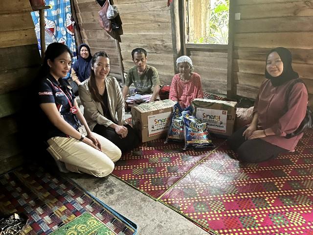 Peduli Sesama, Honda Babel Berikan Paket Bantuan ke Nenek Sotnah