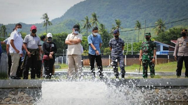 Pelajari IPAL, Gubernur Bangka Belitung Erzaldi Kunjungi Tambak Udang Milenial BPBAP Situbondo. (Diskominfo Bangka Belitung)