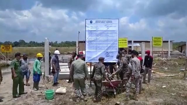 Pemkab Bangka Pasang Plang Keputusan Forkopimda Terkait Sengketa Lahan PT SMP dan PT BCM