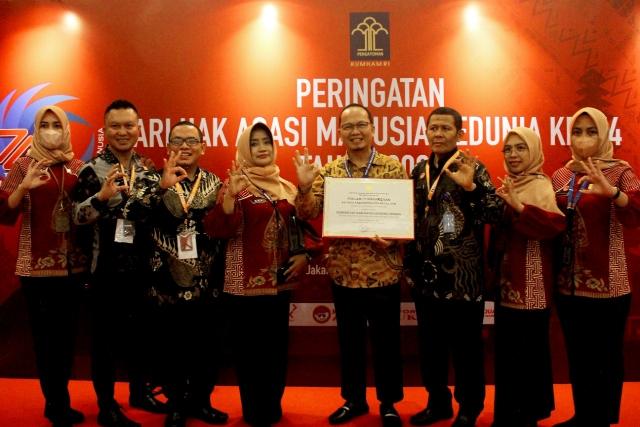 Pemkab Bangka Tengah Kembali Terima Penghargaan dari Kemenkumham