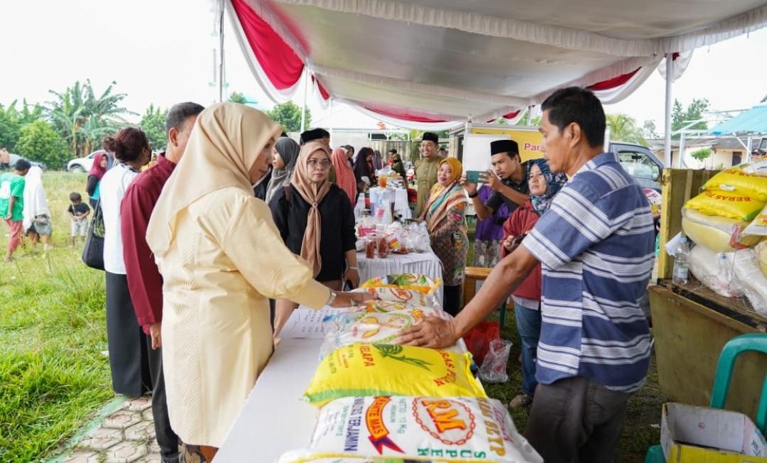 Pemkot Pangkalpinang Gelar Operasi Pasar Di Lapangan Bola Tuatunu Indah