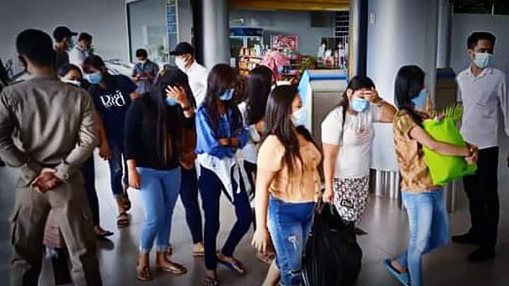 Pemerintah Kota Pangkalpinang, Provinsi Kepulauan Bangka Belitung, telah memulangkan 10 wanita penghibur yang diamankan dari lokalisasi Teluk Bayur ke daerahnya masing-masing, Rabu (23/06/2021)