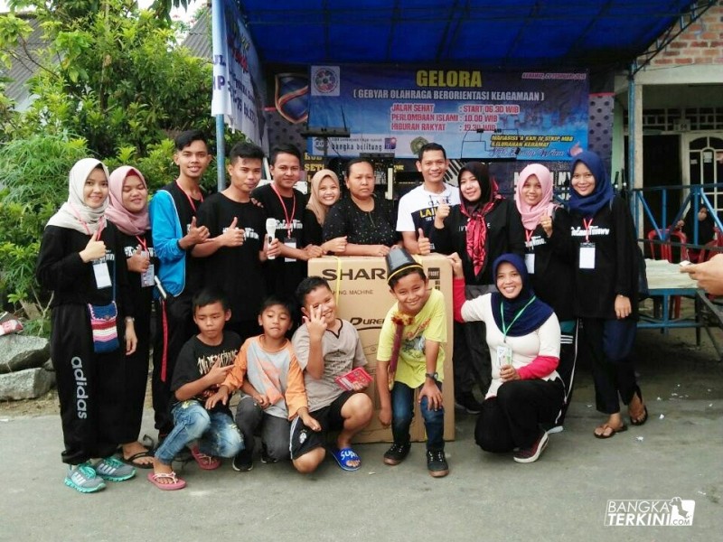 Foto : Mahasiswa KKN STKIP tutup masa KKN dengan jalan Sehat, Setelah mengabdikan diri ke masyarakat kelurahan keramat selama 40 hari, Minggu (25/02/2018).