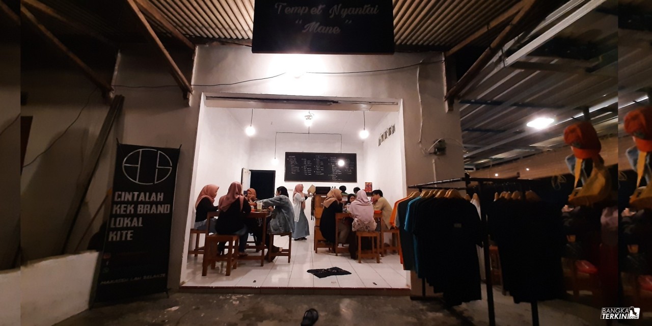 Suasana Tempat Nyantai "Mane"