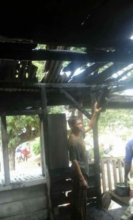 Kebakaran sebuah bangunan atau Bengkel milik Kusri alias Boy, di Desa Sungkap Kecamatan Simpang Katis Kabupaten Bangka Tengah, Rabu (02/05/2018) siang.
