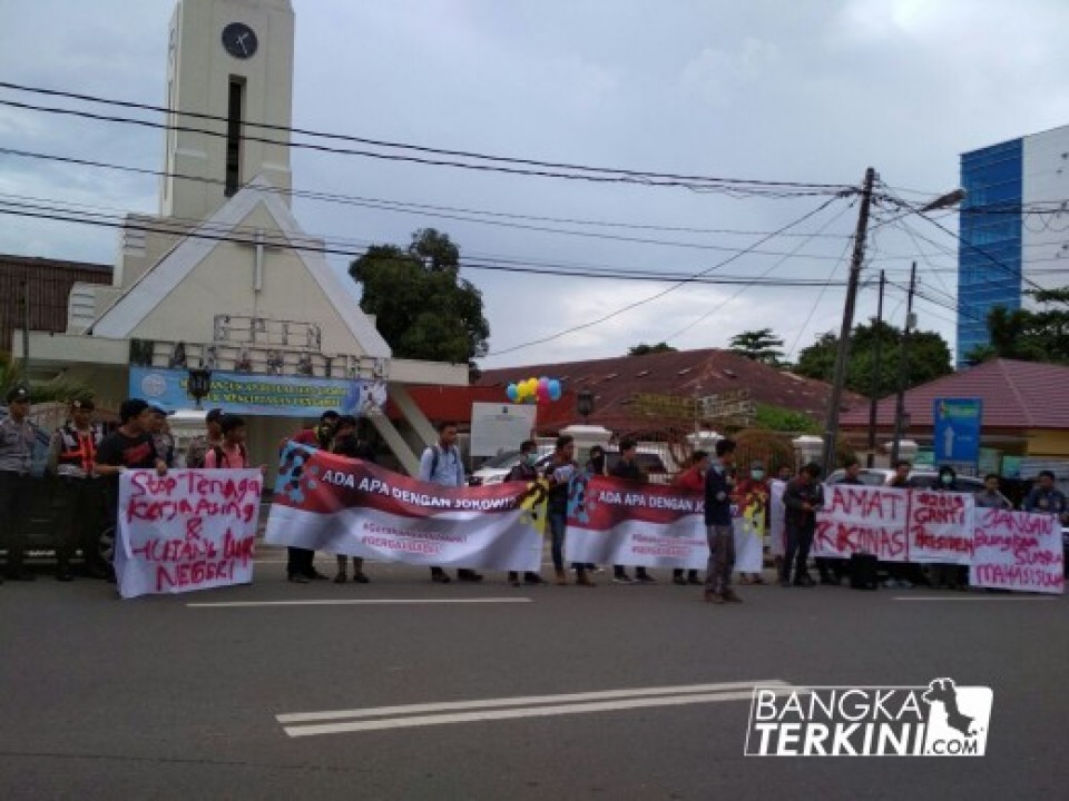 Ikatan Mahasiswa Muhammadiyah (IMM) Provinsi Kepulauan Bangka Belitung, gelar aksi pernyataan sikap atau sebuah bentuk kontrol sosial untuk mengawal kebijakan - kebijakan Pemerintah, di Alun-Alun Taman Merdeka Kota Pangkalpinang, Selasa (24/04/2018).