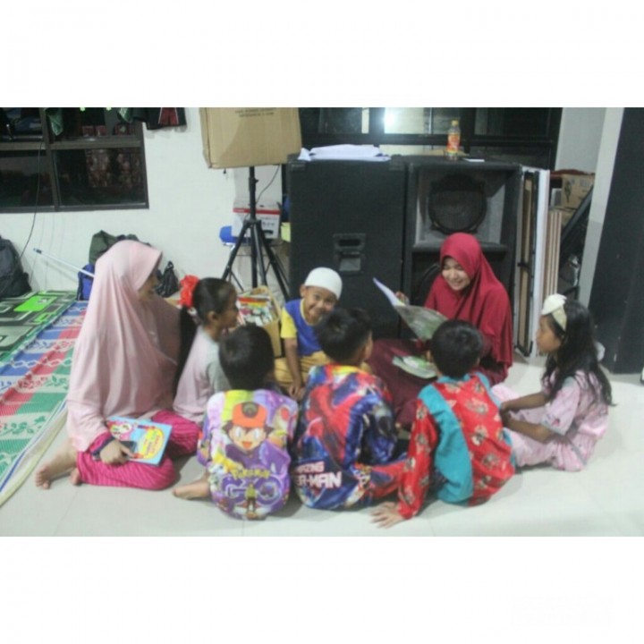Suasana Kegiatan Literasi oleh Mahasiswa KKN dari UBB di Desa Gadung.