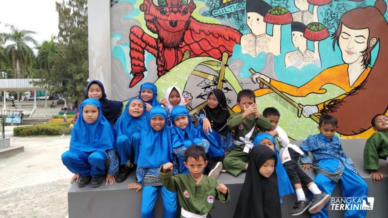 Seperti yang ditunjukkan oleh peserta dari TKA atau TPA Miftahul Huda Unit 034 yang dikelola oleh Pimpinan Anak Cabang (PAC) Lembaga Dakwah Islam Indonesia (LDII) Rejosari ini.