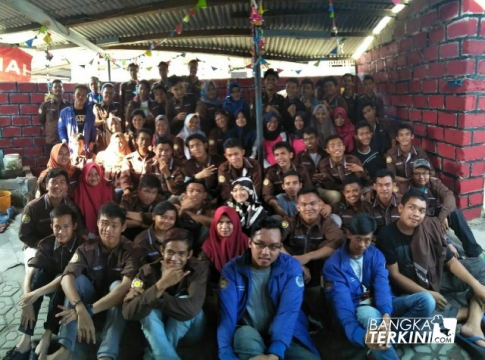 Himpunan Mahasiswa Tambang Universitas Bangka Belitung (HIMATA UBB) kembali melaksanakan Goes to School, dengan berkunjung ke Paud Alfariga di Desa Mangkol kabupaten Bangka Tengah, Kamis (13/9/2018).